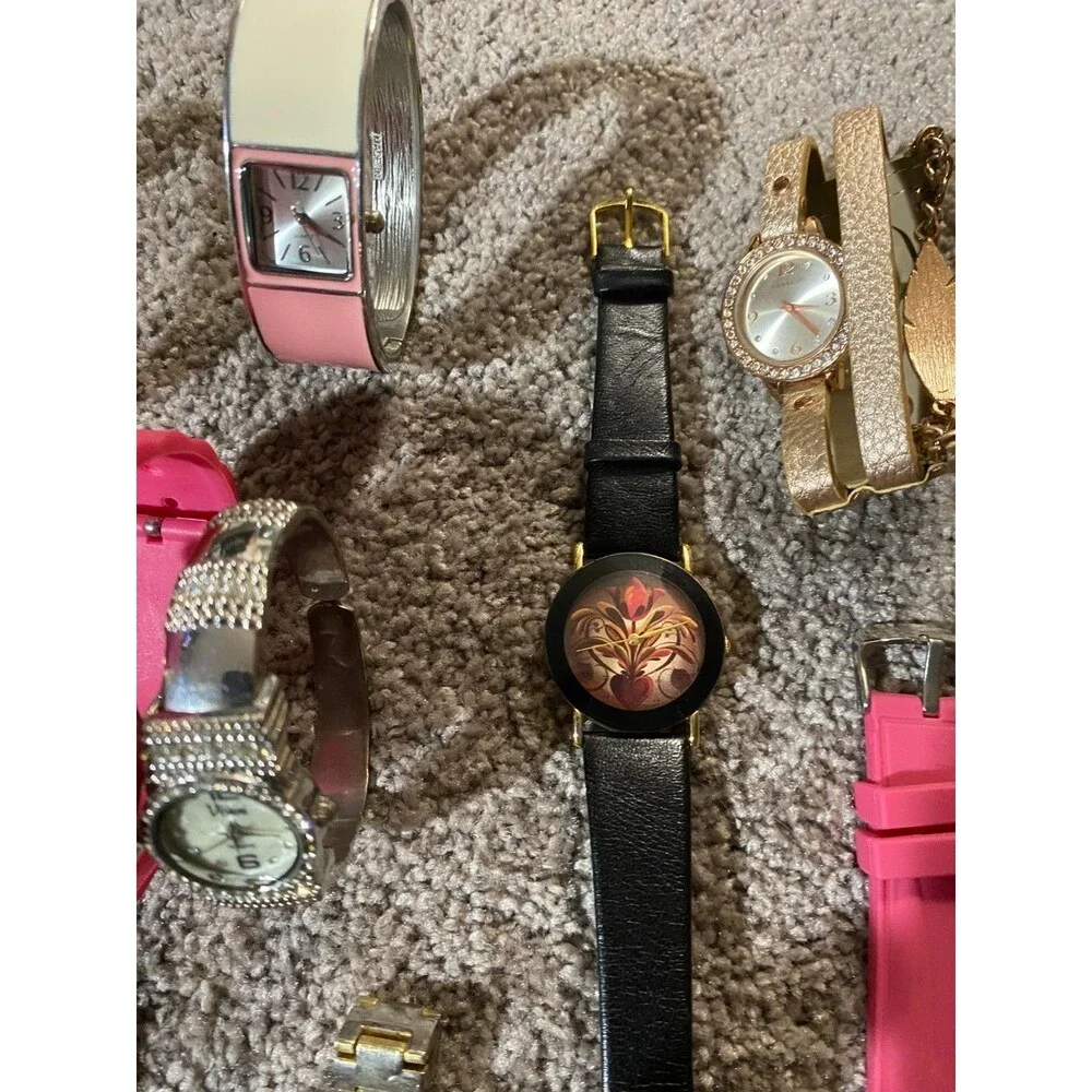 Mixed Lot of 25+ Watches For Parts Or Repair - PLEASE READ